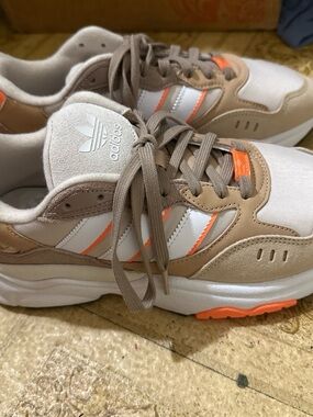 Adidas Size 9 Beige/Neon Orange Lace-Up Designer Sneakers